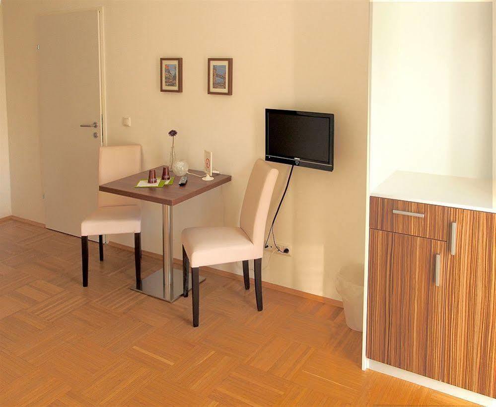 B&B Hotel Graz-Hbf Екстер'єр фото